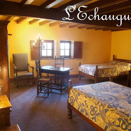 מלון Du Vieux Pérouges