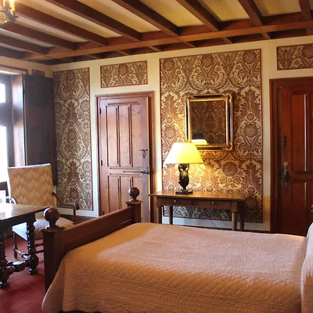 מלון Du Vieux Pérouges