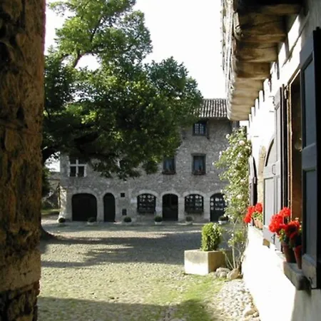 מלון Du Vieux Pérouges