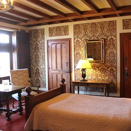 מלון Du Vieux Pérouges