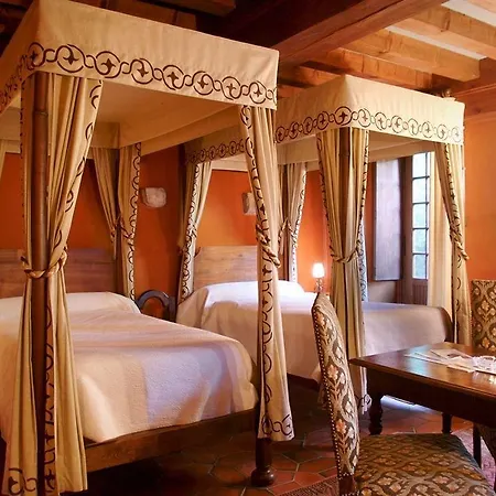 מלון Du Vieux 3*