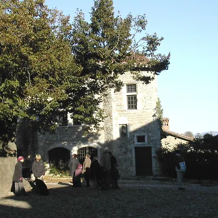 Отель Du Vieux Перуж